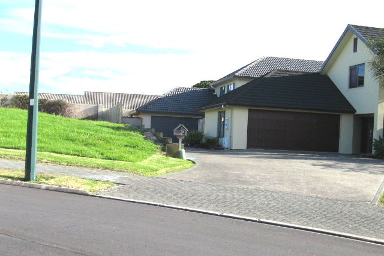Photo of property in 21a Haven Crest, Somerville, Auckland, 2014