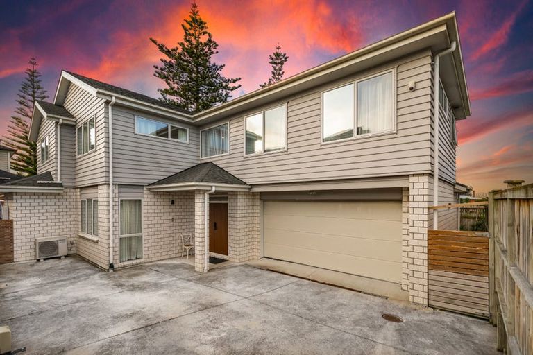 Photo of property in 45 Bordeaux Parade, Te Atatu South, Auckland, 0610