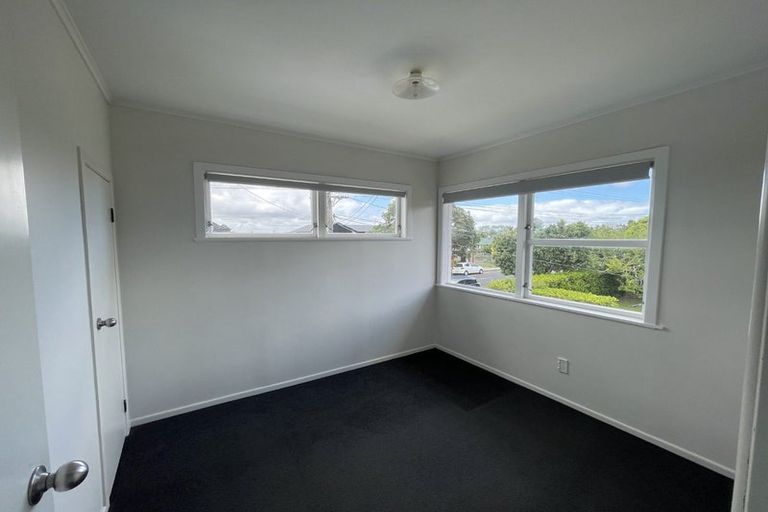 Photo of property in 98 Tirimoana Road, Te Atatu South, Auckland, 0602