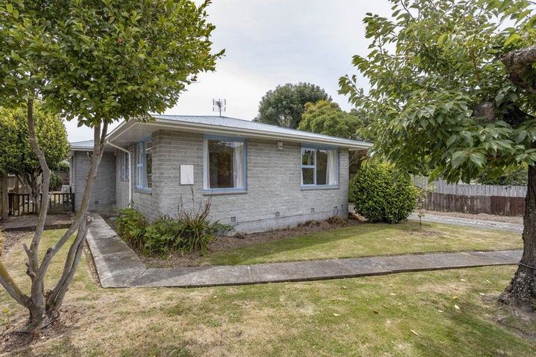 Photo of property in 3 La Perouse Place, Northcote, Christchurch, 8052