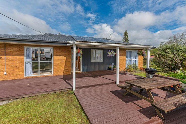 Photo of property in 140 Colwill Road, Massey, Auckland, 0614