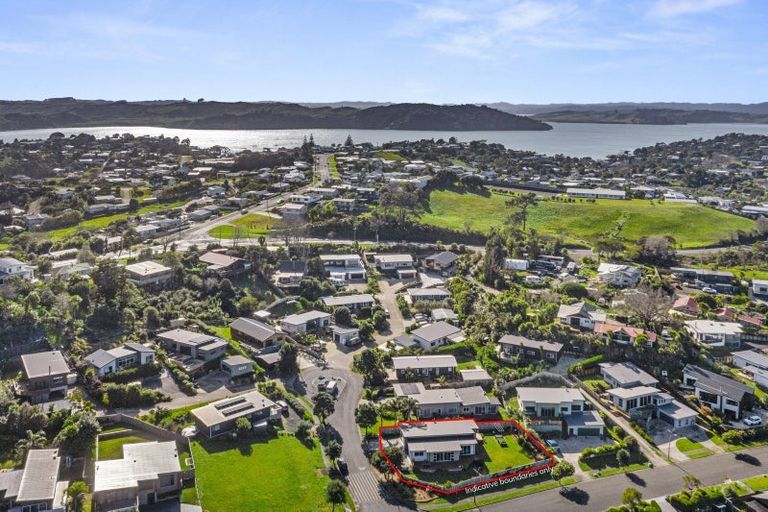 Photo of property in 2 Harakeke Place, Raglan, 3225