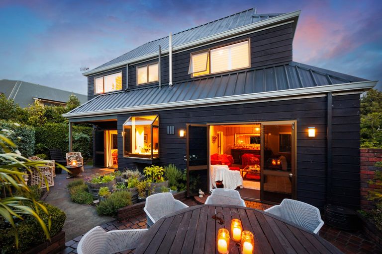 Photo of property in 8 Caccia Birch Lane, Hokowhitu, Palmerston North, 4410