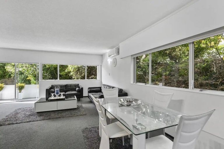 Photo of property in Standen Court, 1/90 Karori Road, Karori, Wellington, 6012