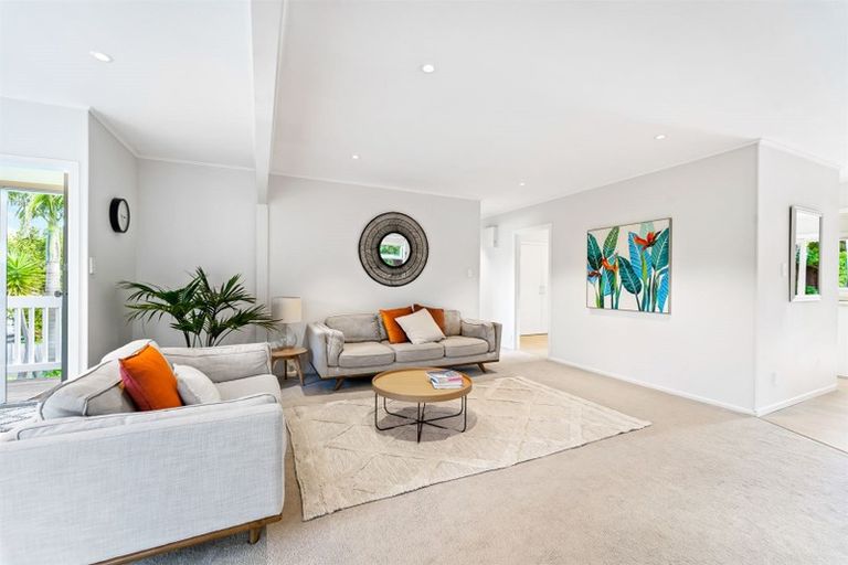 Photo of property in 70 Blakeborough Drive, Forrest Hill, Auckland, 0620