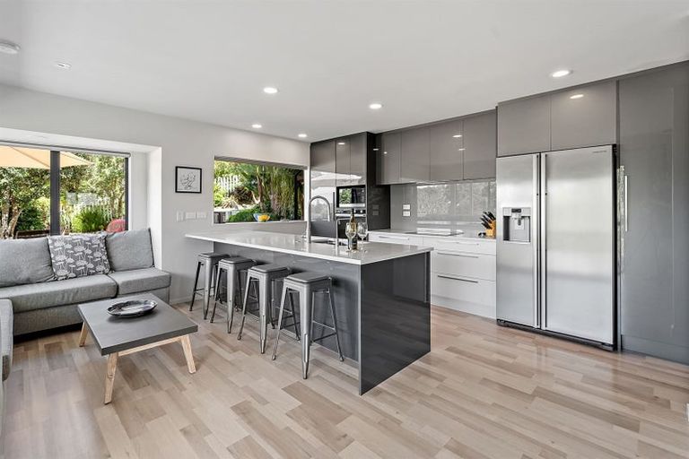 Photo of property in 8 Emlyn Place, Torbay, Auckland, 0630