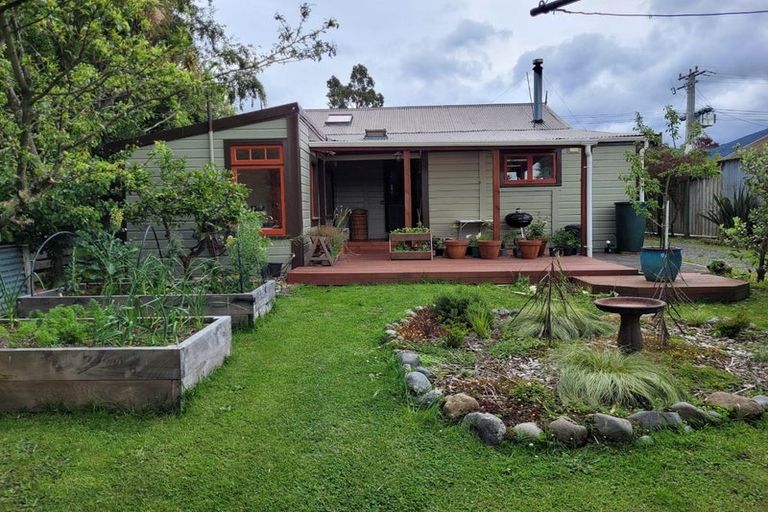 Photo of property in 11 Waite Street, Featherston, 5710