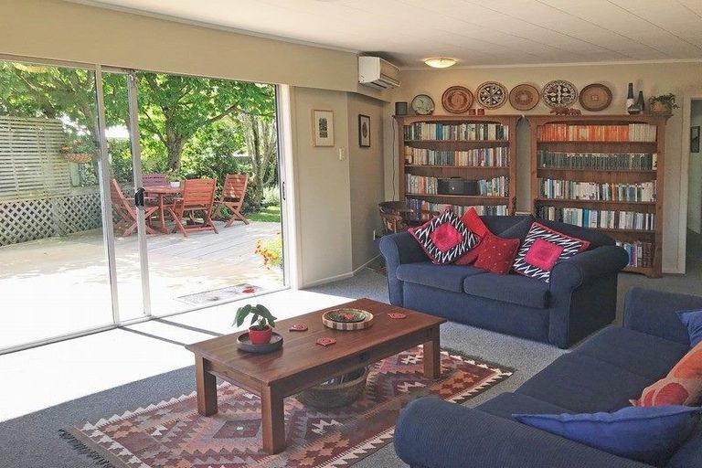 Photo of property in 27 Beaumont Crescent, Frankleigh Park, New Plymouth, 4310