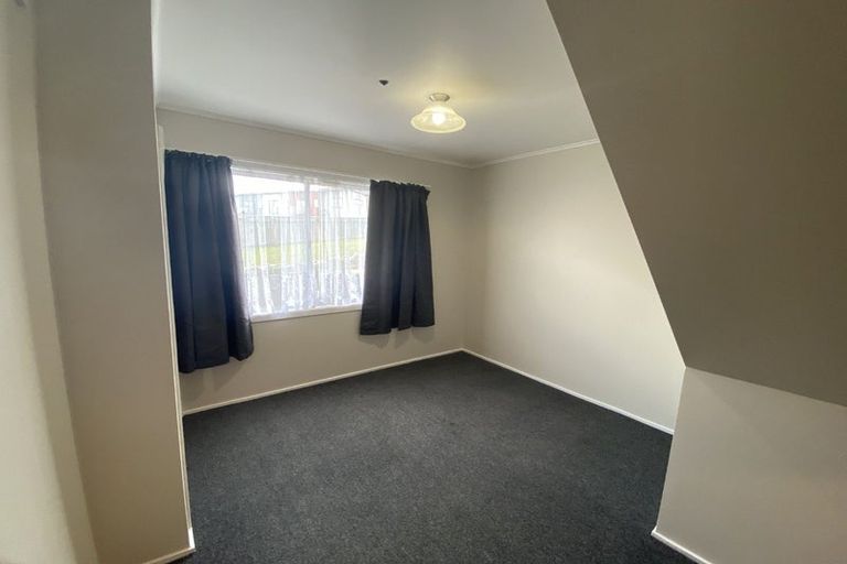 Photo of property in 1/1 Proctor Lane, Tawa, Wellington, 5028