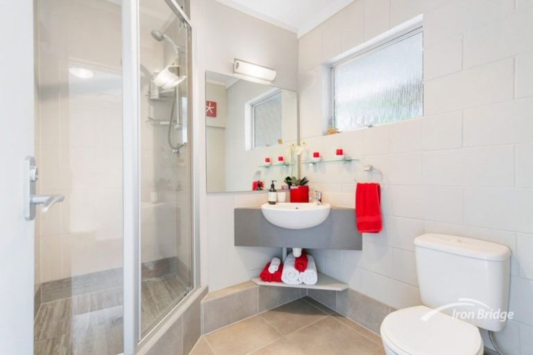 Photo of property in 3/108 East Coast Road, Forrest Hill, Auckland, 0620