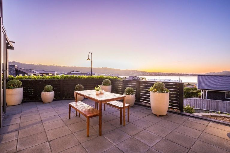 Photo of property in 10 Ihakara Arthur Lane, Aotea, Porirua, 5024