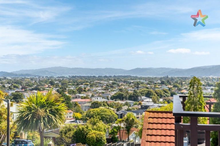 Photo of property in 15 Summit Road, Fairfield, Lower Hutt, 5011