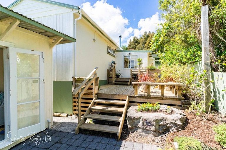 Photo of property in 5a Whaka Street, Maungaturoto, 0520
