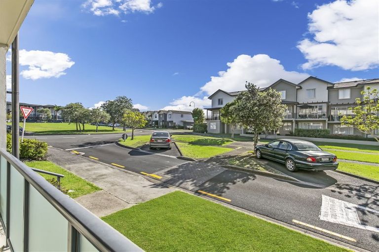 Photo of property in 2/23 Opito Way, East Tamaki, Auckland, 2013