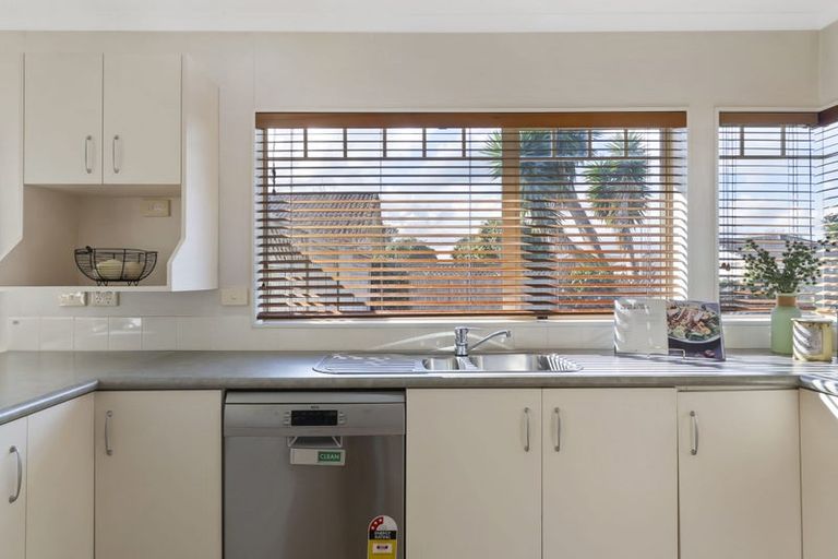 Photo of property in 13 Montilla Place, Manurewa, Auckland, 2102