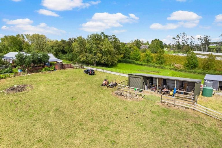 Photo of property in 98 Hanham Road, Kumeu, 0891