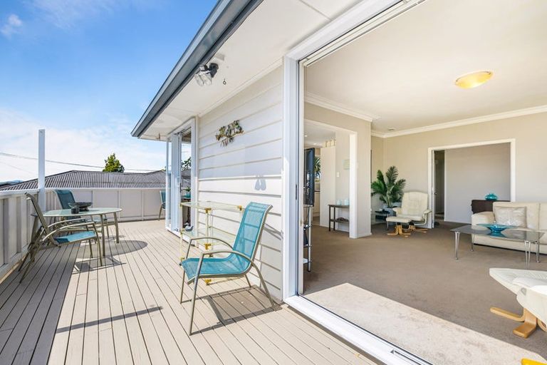 Photo of property in 31 Covil Avenue, Te Atatu South, Auckland, 0610