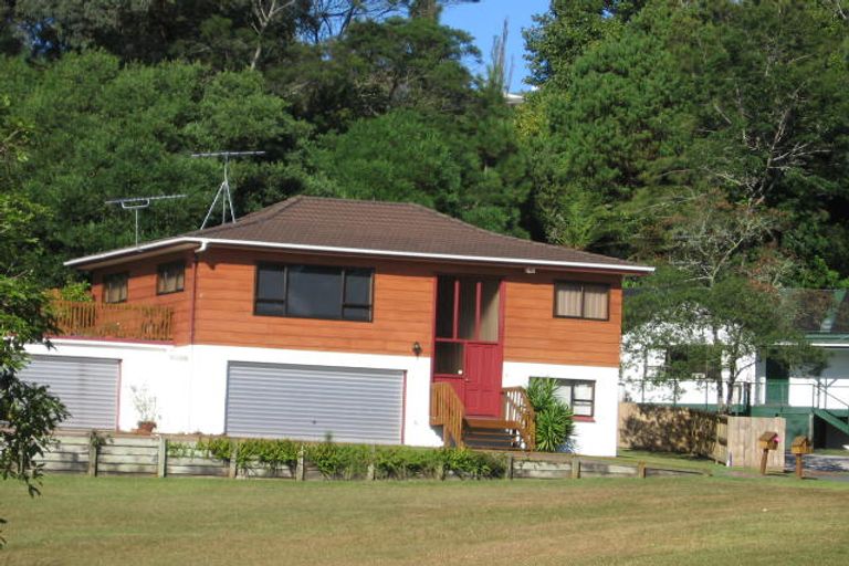 Photo of property in 2/9 Squirrel Lane, Browns Bay, Auckland, 0630