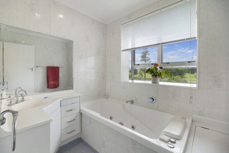 Photo of property in 24 Mills Street, Eltham, 4322