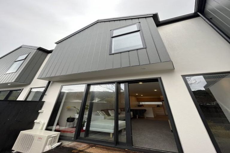 Photo of property in 2/48 Glen Road, Stokes Valley, Lower Hutt, 5019