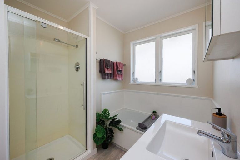 Photo of property in 14 Motuoapa Place, Kelvin Grove, Palmerston North, 4414