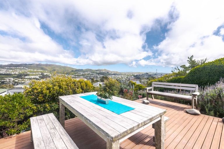 Photo of property in 9 Ruskin Road, Newlands, Wellington, 6037