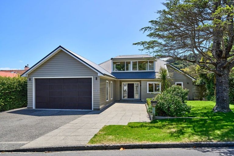 Photo of property in 5 Cheviot Road, Lowry Bay, Lower Hutt, 5013