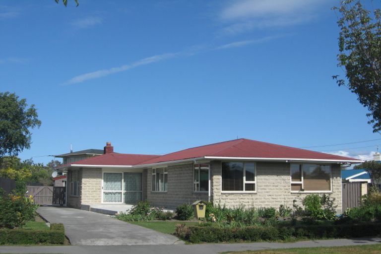 Photo of property in 10 Martbern Crescent, Bishopdale, Christchurch, 8053