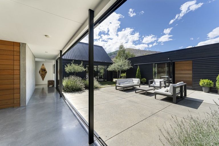 Photo of property in 1 Larkins Way, Arthurs Point, Queenstown, 9371
