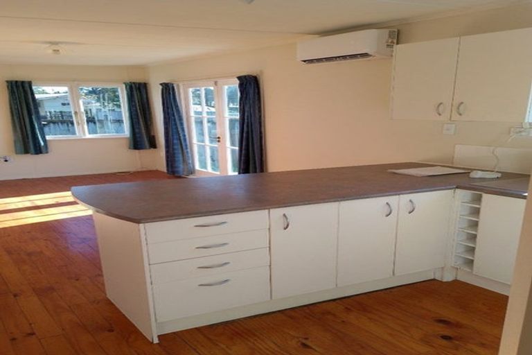 Photo of property in 12 Candia Road, Swanson, Auckland, 0612