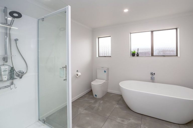 Photo of property in 14 Fisher Place, Carterton, 5713