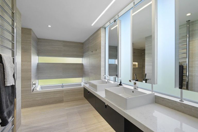 Photo of property in 21 Royds Street, Fendalton, Christchurch, 8014