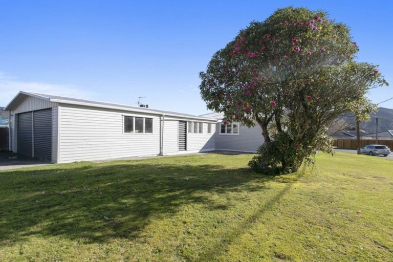 Photo of property in 61 Russell Road, Wainuiomata, Lower Hutt, 5014