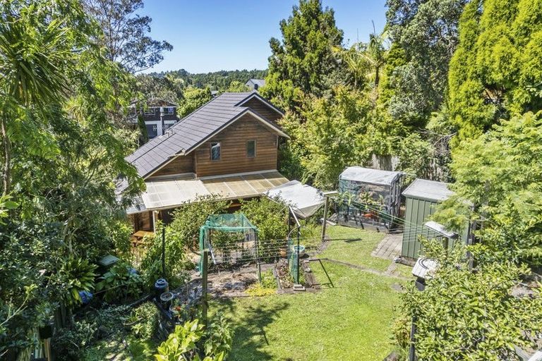 Photo of property in 9 Longfellow Parade, Glen Eden, Auckland, 0604