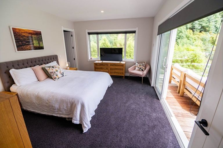 Photo of property in 16 Taruna Place, Havelock North, 4130