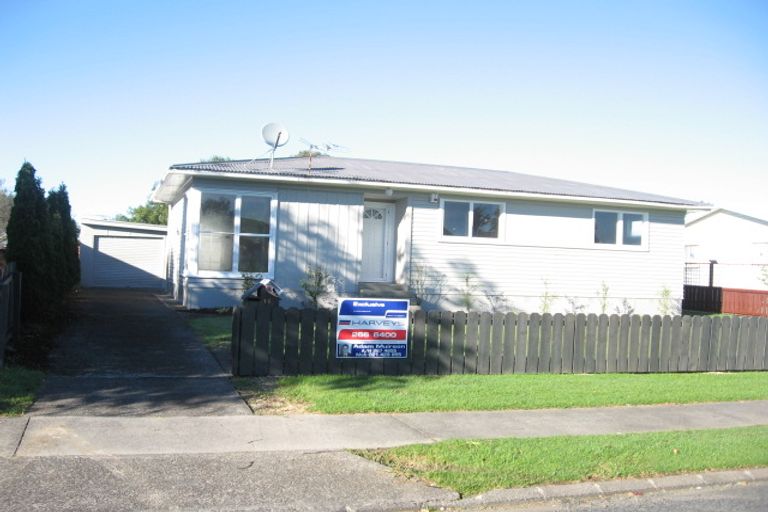 Photo of property in 11 Addington Avenue, Manurewa, Auckland, 2102
