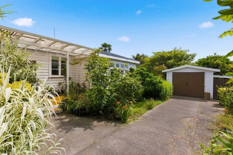 Photo of property in 75 Liverpool Street, Levin, 5510