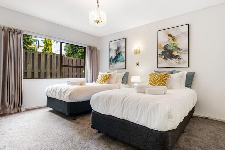 Photo of property in 140 Fisher Parade, Farm Cove, Auckland, 2012