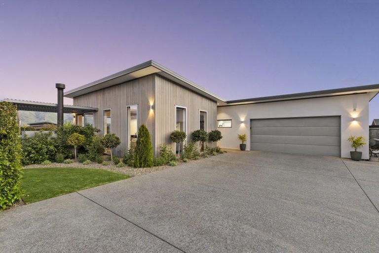Photo of property in 10 Teal Place, Lake Hawea, Wanaka, 9382