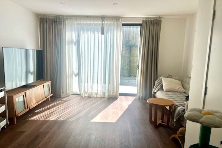 Photo of property in 10 Rara Lane, Manukau, Auckland, 2104