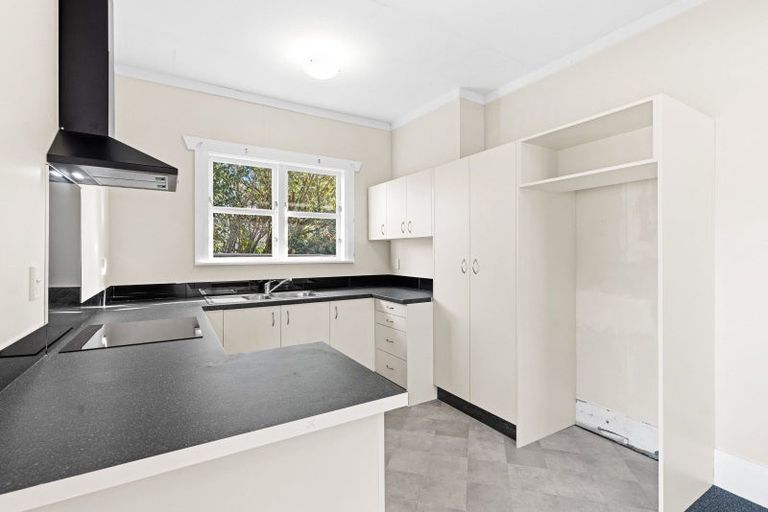 Photo of property in 33 Mako Mako Road, Levin, 5510