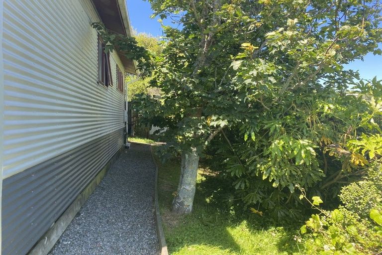 Photo of property in 186 Newlands Road, Newlands, Wellington, 6037