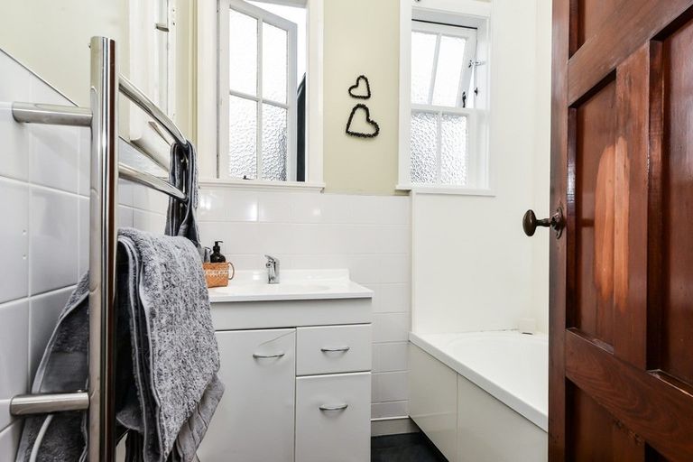 Photo of property in 95 Forest Lake Road, Forest Lake, Hamilton, 3200