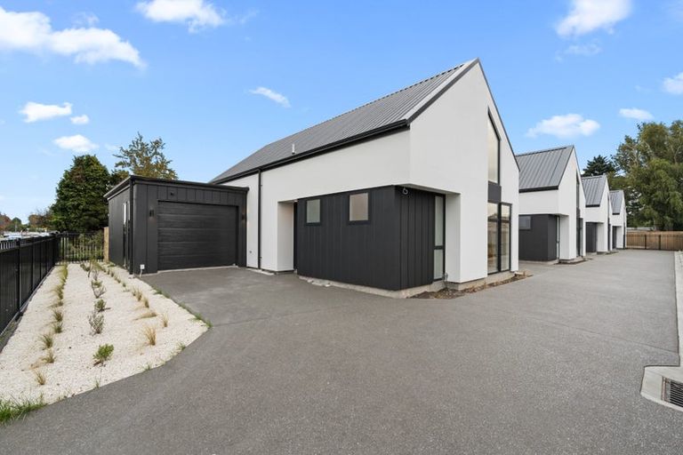 Photo of property in 2/25 Winters Road, Redwood, Christchurch, 8051