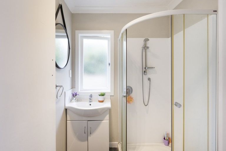 Photo of property in 10 Antrim Place, Hokowhitu, Palmerston North, 4410