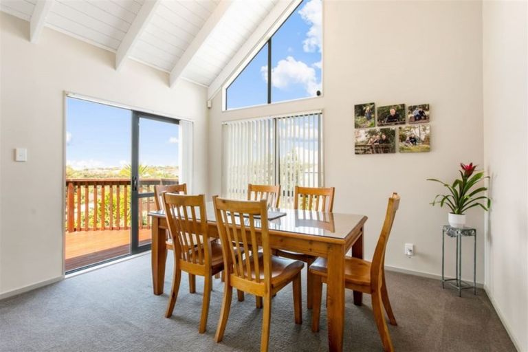 Photo of property in 21 Lagoon Way, West Harbour, Auckland, 0618