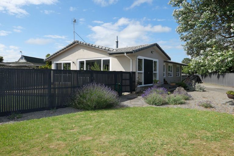 Photo of property in 4 Tawa Street, Waikanae, 5036