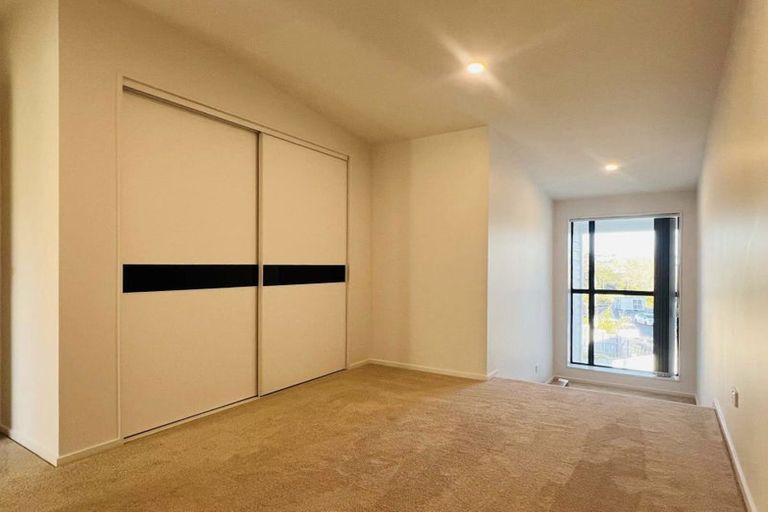 Photo of property in 5/11 Rengarenga Rise, Fairview Heights, Auckland, 0632