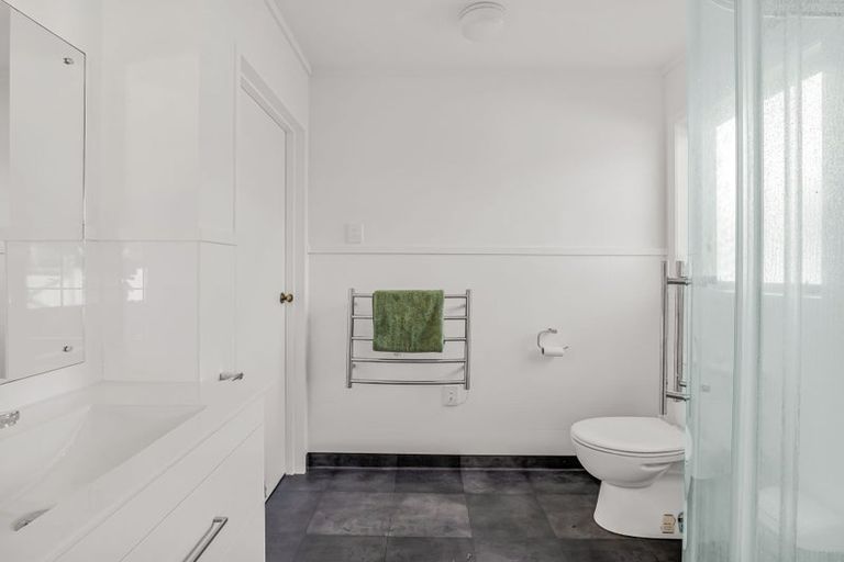 Photo of property in 11 Leander Place, Milson, Palmerston North, 4414