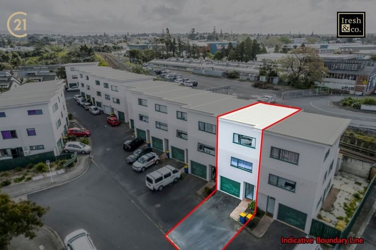 Photo of property in 2/1 Briar Way, New Lynn, Auckland, 0600